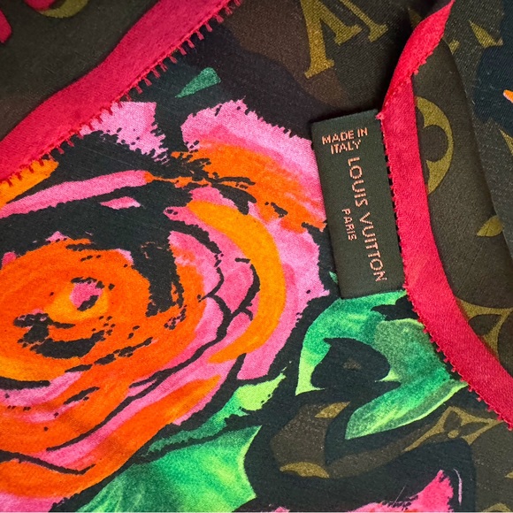 🌹💚 LV x Stephen Sprouse Monogram Roses Silk Scarf. S/S 2009 🌺 🟢 - Picture 5 of 13